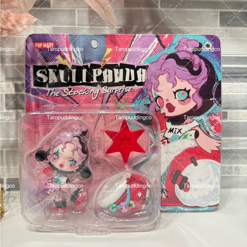 SKULLPANDA The Stocking Surprise Figure